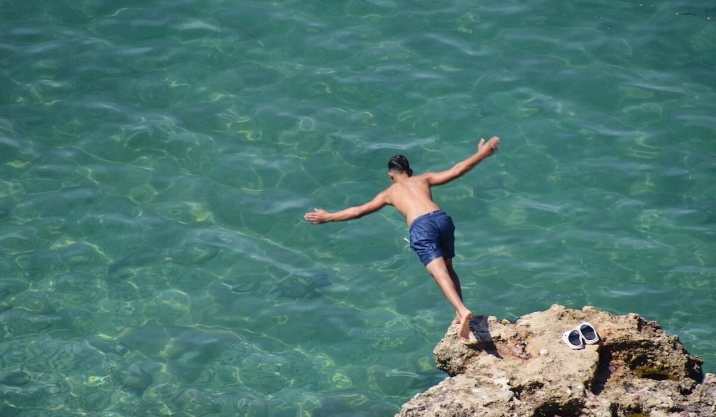 Σε κλοιό καύσωνα η χώρα, 43άρια σε πολλές περιοχές