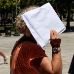 ΙΣΑ: Μέτρα προστασίας από τον καύσωνα – Τα συμπτώματα της θερμοπληξίας