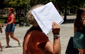 ΙΣΑ: Μέτρα προστασίας από τον καύσωνα – Τα συμπτώματα της θερμοπληξίας