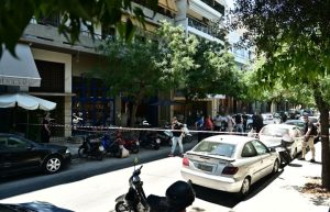 Πυροβολισμοί σε καφετέρια στον Κολωνό: Δεν διατρέχουν κίνδυνο οι ζωές των τραυματιών