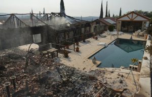 Μαίνεται ο πύρινος εφιάλτης στη Λεμεσό: 100.000 στρέμματα στάχτη – Νέες αναζωπυρώσεις και αρκετά καμένα σπίτια