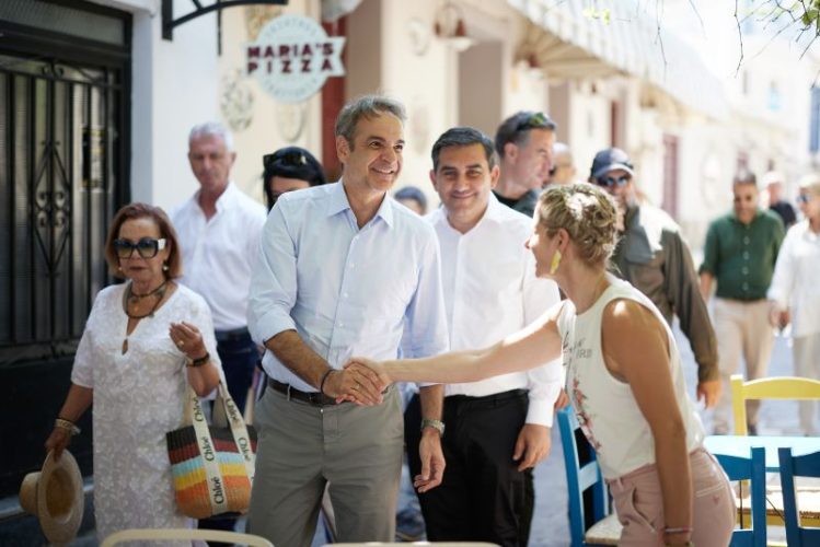 Μητσοτάκης από Σκιάθο: Κλείνουμε τα αυτιά στην τοξικότητα, εργαζόμαστε σκληρά και λύνουμε προβλήματα
