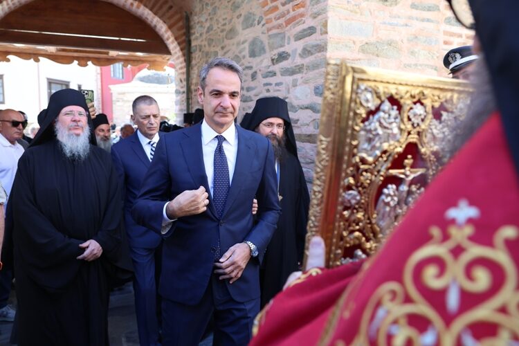 Διήμερη επίσκεψη Μητσοτάκη στο Άγιο Όρος – Στο Πρωτάτο με τους ηγουμένους και την εικόνα Άξιον Εστί