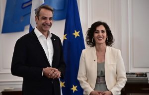 Συνάντηση Μητσοτάκη με την Ευρωπαία επίτροπο Διαχείρισης Κρίσεων: Κορυφαία προτεραιότητά μας η ενίσχυση της πολιτικής προστασίας και του μηχανισμού ετοιμότητας