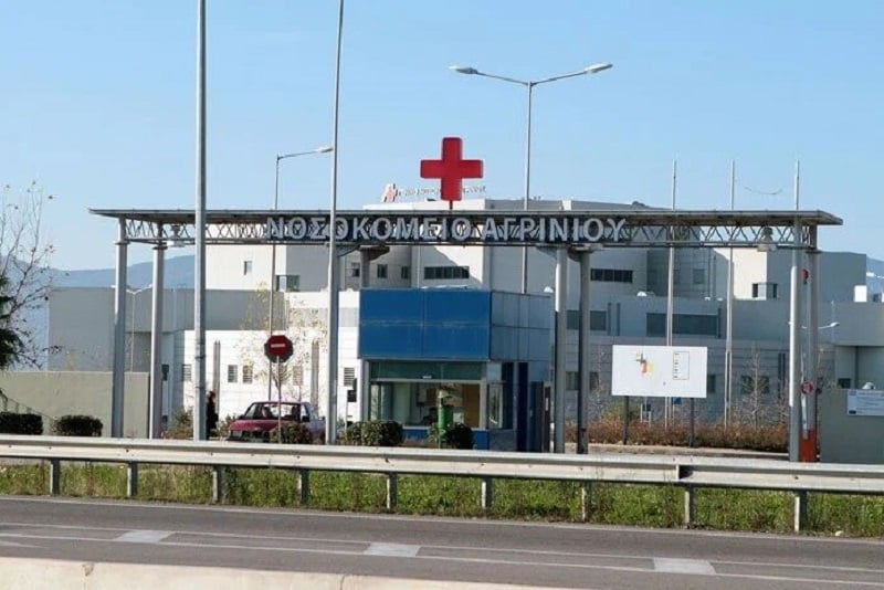 Σοκ στο Αγρίνιο από τον θάνατο ενός δίχρονου παιδιού: Ο πατέρας δεν κατάλαβε ότι όταν πήγε να βάλει το αγροτικό όχημα σε αποθήκη η μικρή ήταν πίσω του