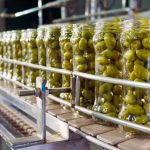 Ανακατεύθυνση εξαγωγών και τραπεζική ρευστότητα δείχνει στη σκιά δασμών ΗΠΑ το Γραφείο Προϋπολογισμού Βουλής