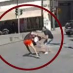 Σοκαριστικό περιστατικό στην Ομόνοια: Τουρίστας ρώτησε ταξιτζή αν είναι ασφαλής περιοχή και μετά από λίγο… τον έκλεψαν
