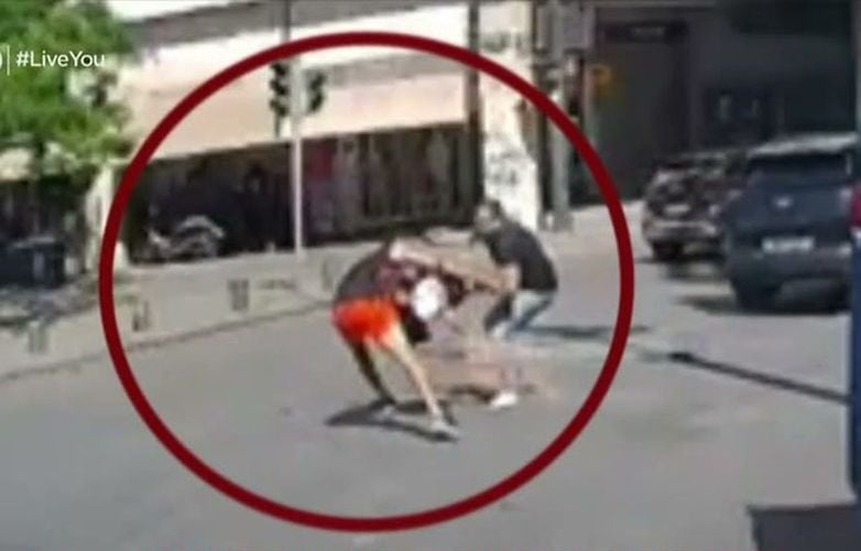 Σοκαριστικό περιστατικό στην Ομόνοια: Τουρίστας ρώτησε ταξιτζή αν είναι ασφαλής περιοχή και μετά από λίγο… τον έκλεψαν