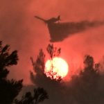 Βελτιωμένη η εικόνα της πυρκαγιάς στον Ωρωπό – Ολονύχτια μάχη των πυροσβεστικών δυνάμεων για την πλήρη αντιμετώπισή της