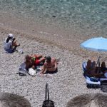 Καιρός: Ηλιοφάνεια και υψηλές θερμοκρασίες στις περισσότερες περιοχές της χώρας – Ξεκινάει από σήμερα ο καύσωνας