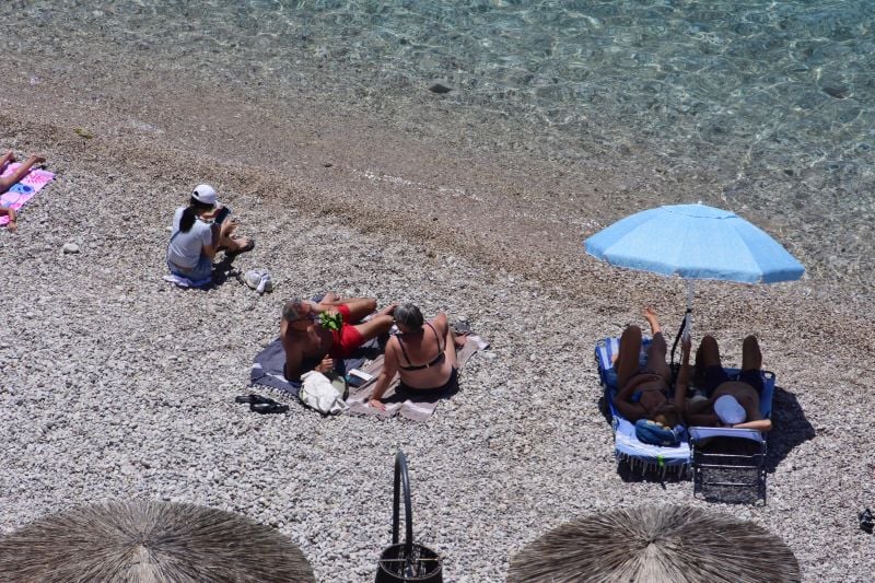 Καιρός: Ηλιοφάνεια και υψηλές θερμοκρασίες στις περισσότερες περιοχές της χώρας – Ξεκινάει από σήμερα ο καύσωνας