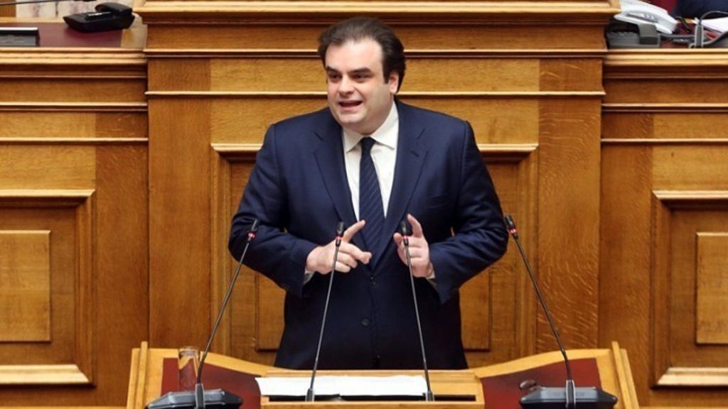 Τροπολογία για δραστικές μειώσεις σε τραπεζικές χρεώσεις και προμήθειες