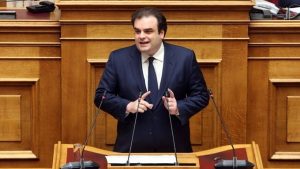 Τροπολογία για δραστικές μειώσεις σε τραπεζικές χρεώσεις και προμήθειες