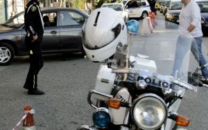 Πάνω από 3.000 παραβάσεις βεβαιώθηκαν τη δεύτερη εβδομάδα της εκστρατείας «Μηδενική ανοχή στη μη χρήση κράνους»
