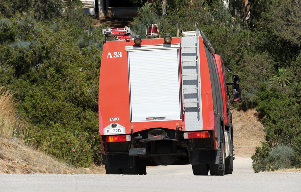 Ενισχύονται οι πυροσβεστικές δυνάμεις για την φωτιά στην Ραφήνα