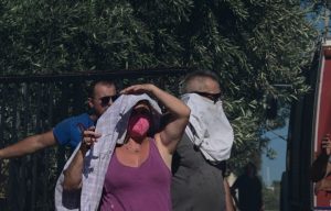Σε 57 απεγκλωβισμούς προχώρησε η ΕΛ.ΑΣ στην φωτιά στην Ραφήνα