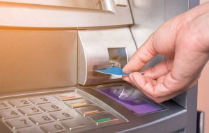Πιερρακάκης: Μηδενίζονται όλες οι χρεώσεις τραπεζών μέσω ΔΙΑΣ – Εθνικό πλαφόν 1,5 ευρώ για όλες τις άλλες πληρωμές