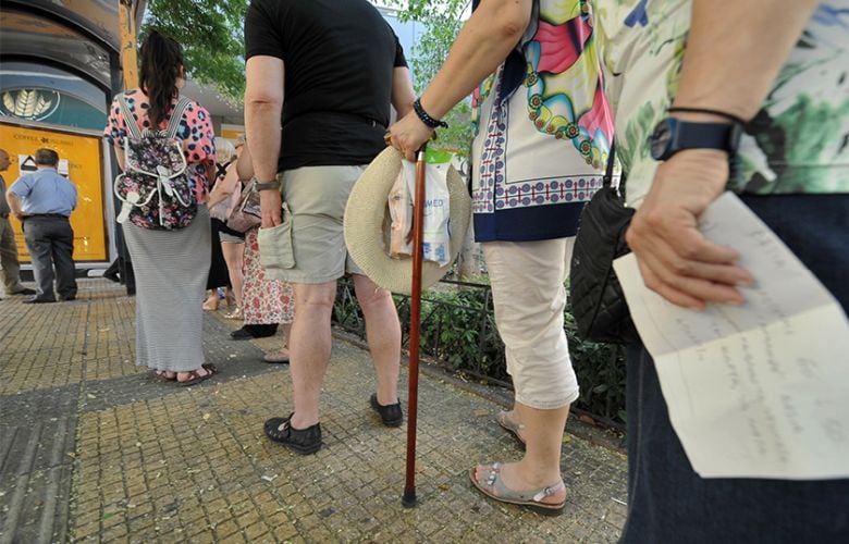 Εξαρθρώθηκε κύκλωμα γυναικών που παρακολουθούσε ηλικιωμένες σε ΑΤΜ, τους έκλεβαν τις κάρτες και άδειαζαν λογαριασμούς