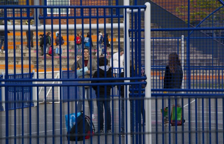H απαγόρευση των κινητών τηλεφώνων στα σχολεία βελτίωσε τη συγκέντρωση των μαθητών