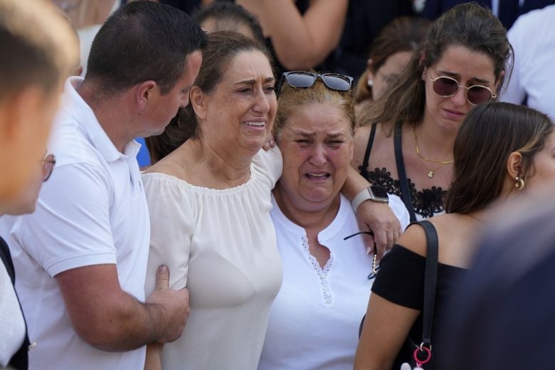 Θλίψη και κλάματα στην κηδεία του Ντιόγκο Ζότα και του αδερφού του
