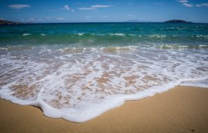 Θρίλερ με νεκρό κοριτσάκι τριών ετών που βρέθηκε νεκρό στο Παλαιό Φάληρο – Μώλωπες και σημάδια στο σώμα του παιδιού εντόπισε ο ιατροδικαστής