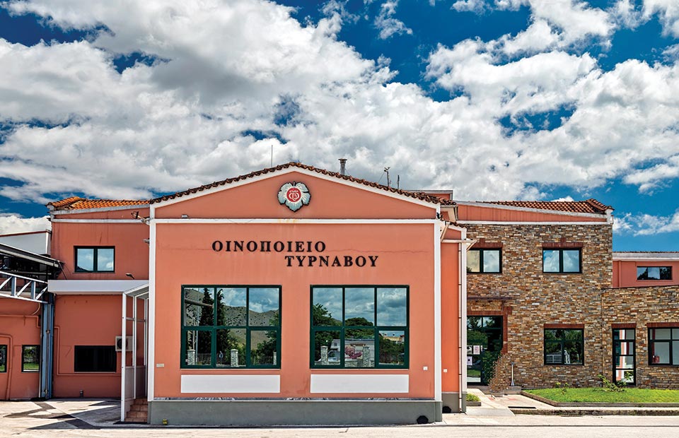 Όταν το παραδοσιακό γίνεται σύγχρονο, η νέα εικόνα στην ελληνική αποσταγµατοποιΐα - Winetrails