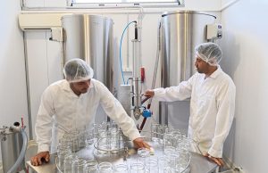 Η οικογένεια Λέκκα κάνει επιστήμη τη μελισσοκομία