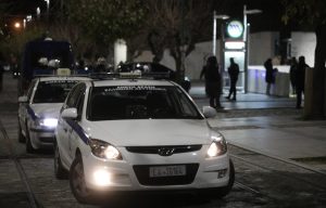 Άγριος ξυλοδαρμός άνδρα στην Ακρόπολη – Οι αστυνομικοί τον εντόπισαν πεσμένο και αιμόφυρτο στο οδόστρωμα