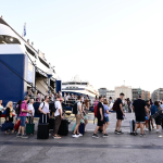 Κορυφώνεται η έξοδος των εκδρομέων του Αυγούστου, αδειάζει η Αθήνα