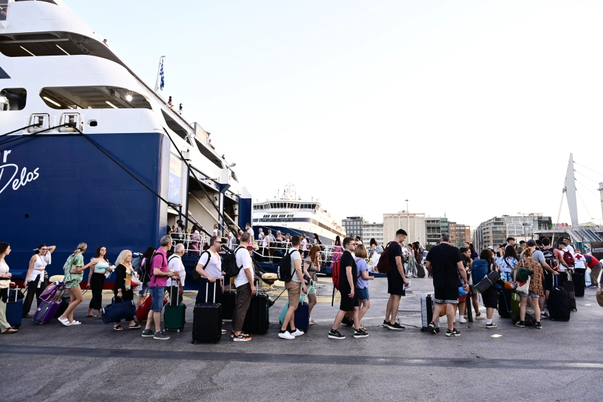 Κορυφώνεται η έξοδος των εκδρομέων του Αυγούστου, αδειάζει η Αθήνα