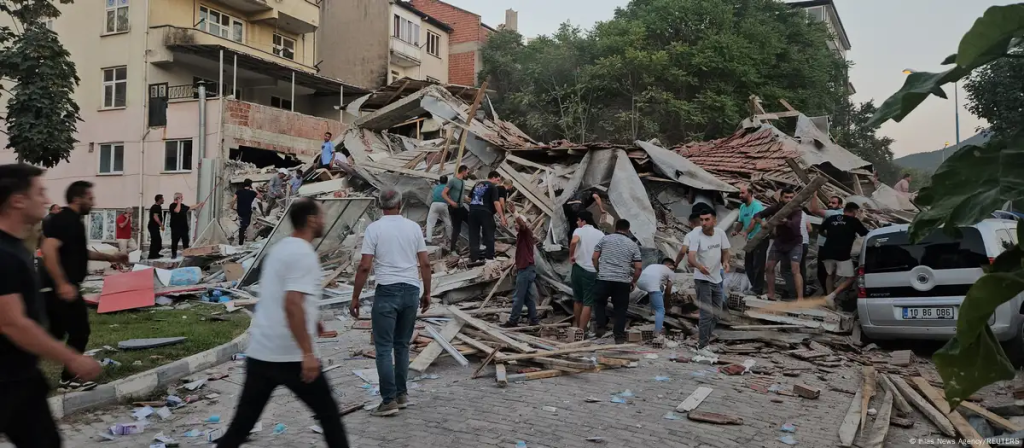 Ισχυρός σεισμός 6,1 ρίχτερ στην Τουρκία με έναν νεκρό και 29 τραυματίες