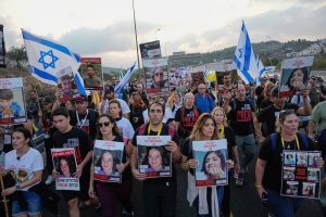 Το Ισραήλ θα επιδιώξει να τοποθετήσει «στο κέντρο της διεθνούς ατζέντας» το θέμα των ομήρων