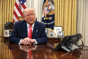 Απειλεί χώρες που δεν «σέβονται» τεχνολογικές εταιρείες ΗΠΑ ο Τραμπ