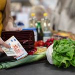 Στο 3,7% ο πληθωρισμός στην Ελλάδα, στο 2% στην Ευρωζώνη