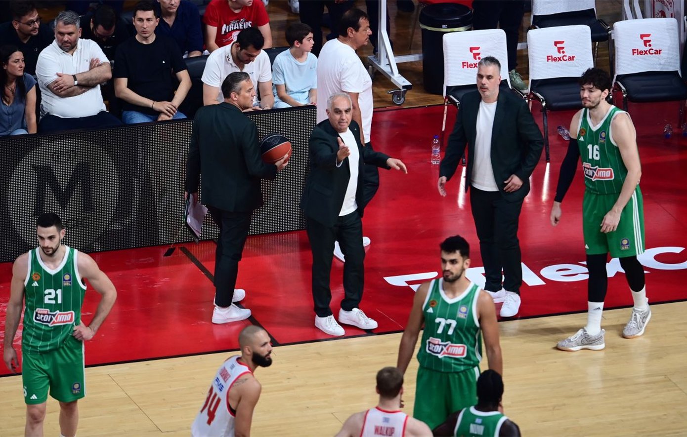 Κατηγορούνται οκτώ φίλαθλοι για τις απειλές σε βάρος διαιτητών στους τελικούς του μπάσκετ