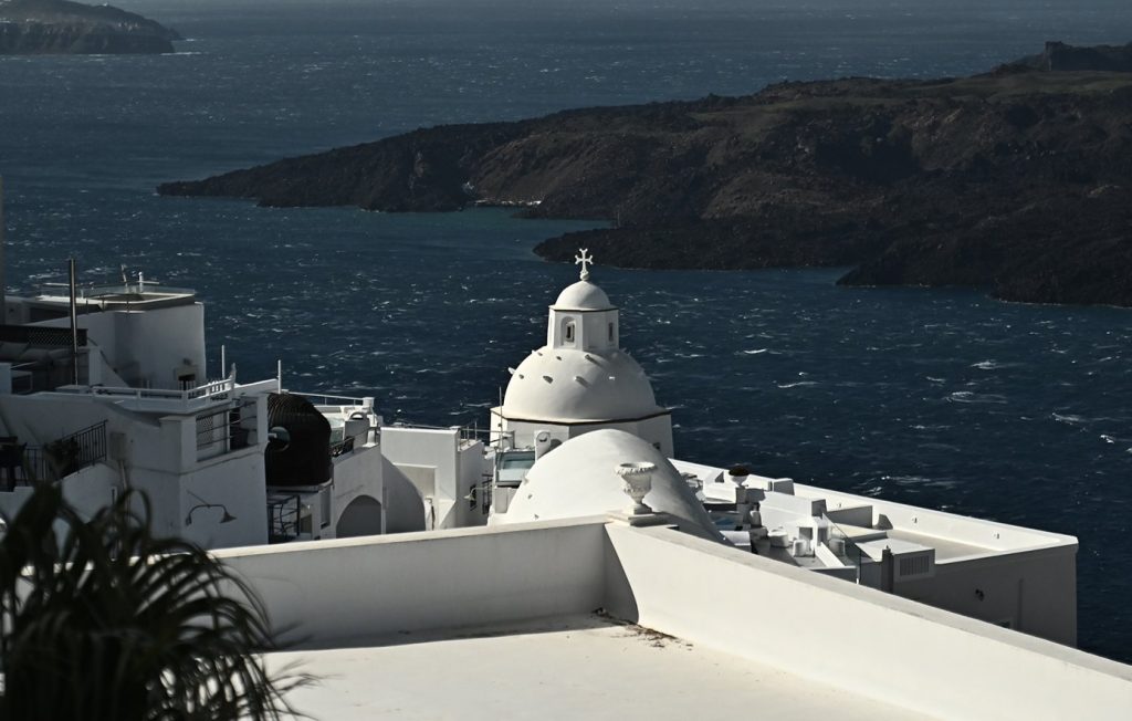 Επιχείρηση «Κρουαζιέρα θα σε πάω» από την ΑΑΔΕ: Φοροδιαφυγή πολλαπλών επιπέδων σε ημερόπλοια της Σαντορίνης