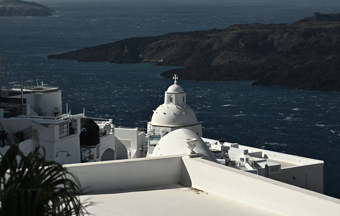 Επιχείρηση «Κρουαζιέρα θα σε πάω» από την ΑΑΔΕ: Φοροδιαφυγή πολλαπλών επιπέδων σε ημερόπλοια της Σαντορίνης