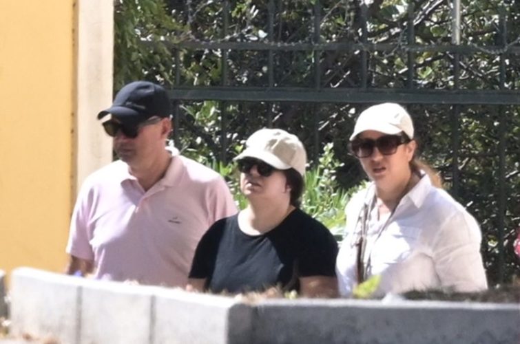 Προθεσμία για να απολογηθεί την Τετάρτη έλαβε η μητέρα του 3χρονου κοριτσιού που εντοπίστηκε νεκρό σε παραλία στο Παλαιό Φάληρο