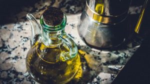 Κατρακυλούν οι τιμές στο ελαιόλαδο