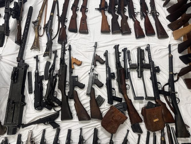 Προετοιμασμένος… για «πόλεμο» ο απόστρατος της Πολεμικής Αεροπορίας που συνελήφθη στο Κιάτο – Δείτε φωτογραφίες