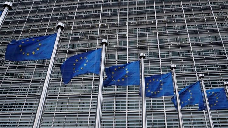 Εμπορική συμφωνία ΗΠΑ-ΕΕ: Οι Βρυξέλλες «παγώνουν» τα αντίμετρα στον Τραμπ