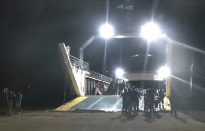 Στο λιμάνι των Νέων Στύρων ρυμουλκήθηκε το φέρι μποτ που προσάραξε σε ξέρα – «Δεν υπάρχει βλάβη στο πηδάλιο» λέει ο νηογνώμονας