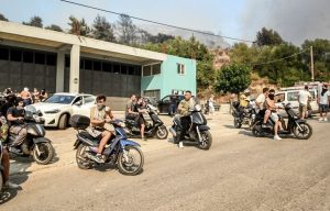 Με οδηγία Δένδια διατίθενται από τις Ένοπλες Δυνάμεις χώροι φιλοξενίας για πυρόπληκτους σε Πάτρα και Μεσολόγγι