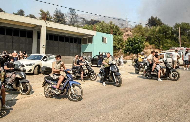 Με οδηγία Δένδια διατίθενται από τις Ένοπλες Δυνάμεις χώροι φιλοξενίας για πυρόπληκτους σε Πάτρα και Μεσολόγγι