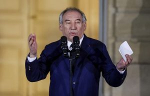 Χαμός στην Γαλλία για την δήλωση του Μπαϊρού ότι δεν συνομίλησε με την αντιπολίτευση «επειδή έκαναν διακοπές»