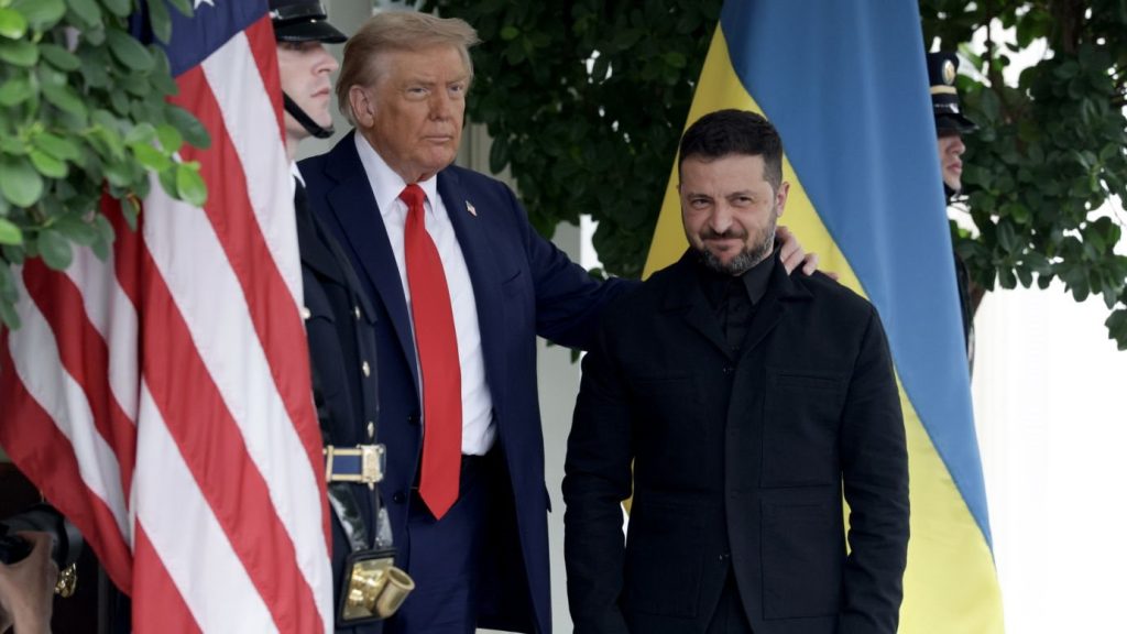 Συνάντηση κορυφής Πούτιν-Ζελένσκι δρομολογεί ο Τραμπ