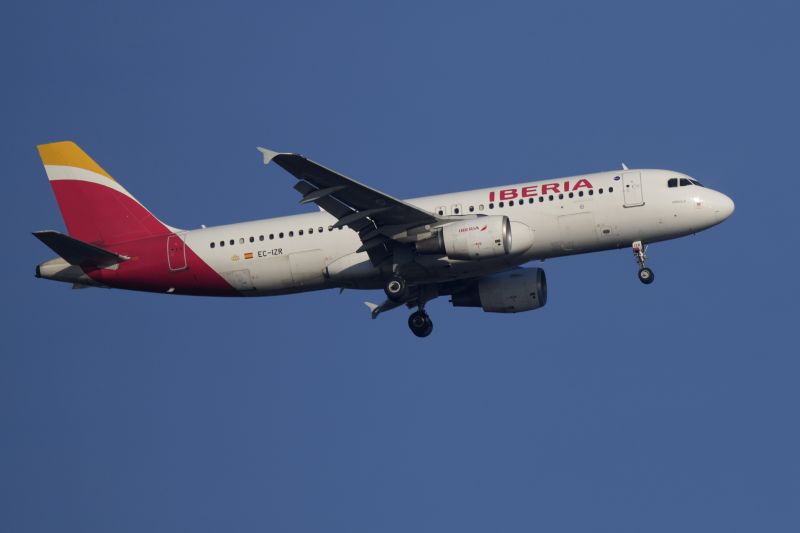 Εβραίοι επιβάτες της Iberia πήραν δίσκους φαγητού με το σύνθημα «Free Palestine»