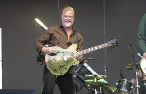 Ο Τζος Χόμι θέλει να επισκεφτεί τα σπίτια των Arctic Monkeys στο Σέφιλντ