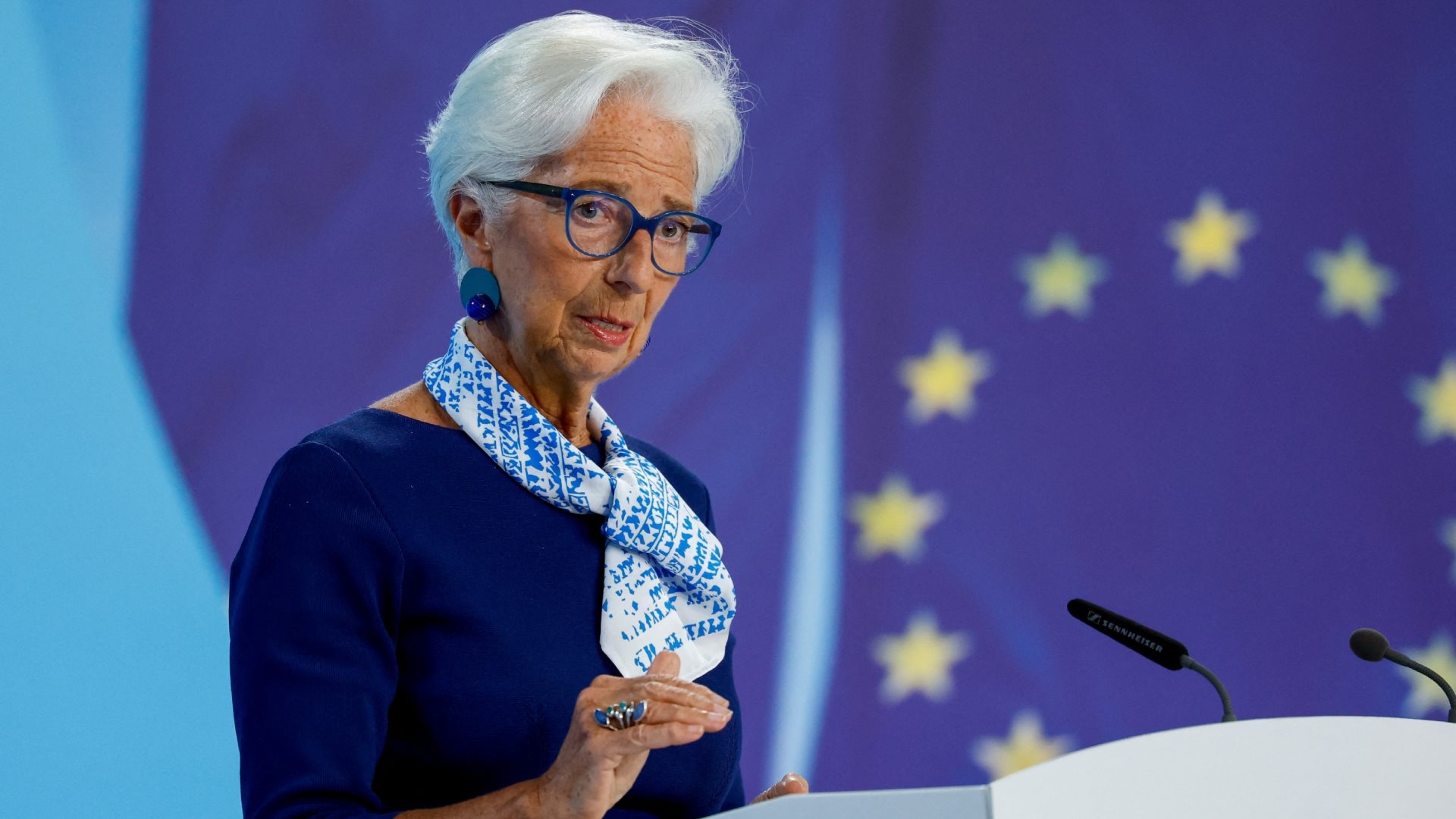 Κομβική η ανεξαρτησία της κεντρικής τράπεζας τονίζει η Λαγκάρντ