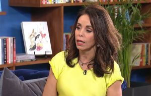 Συγκινεί η Βούλα Πατουλίδου για τον χαμό του συζύγου της: «Βλέπω μάτια που δεν είναι πια εδώ»